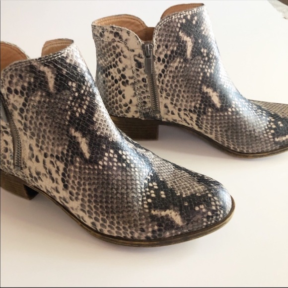 Lucky Brand Snake Skin Print Ankle Zip Booties 9.5 - Picture 8 of 8